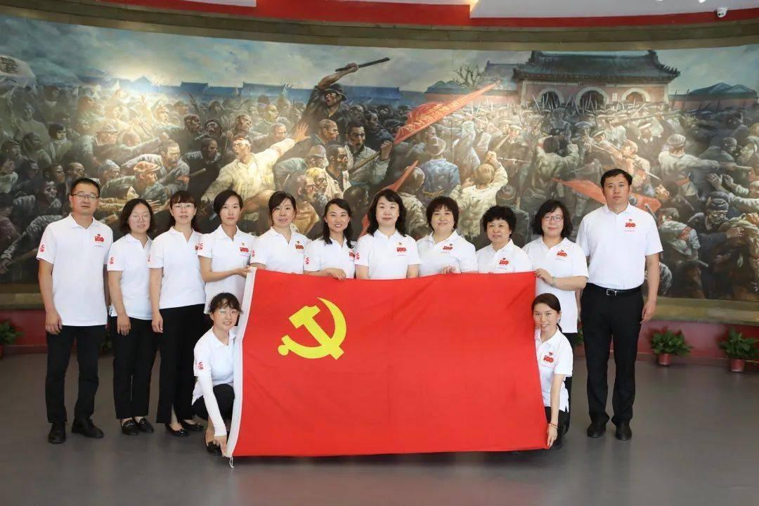 努比亚Z60 Ultra龙年限定版首度揭晓：“九龙戏珠”礼盒独一无二
