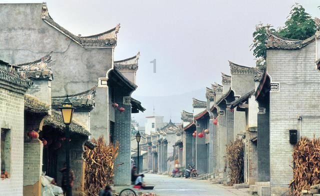 古怪巫师逃离村庄