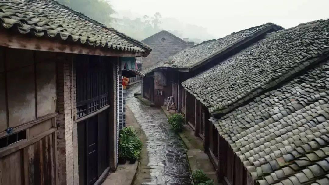 长痘有4宜吃4少吃,搭配1内服,痘嘎嘎消,后悔没早知道!